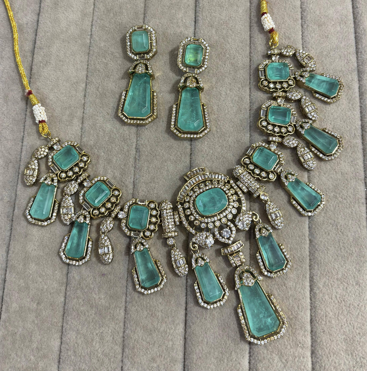 the Zevar Pulki Stone Necklace Set sea green / Metal Luxury Pastel Kundan Pulki Stone Necklace Set
