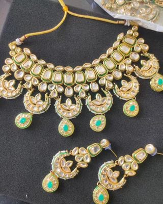 Zevar Necklace Luxurious Kundan Choker Necklace Set with Backside Meena Kari