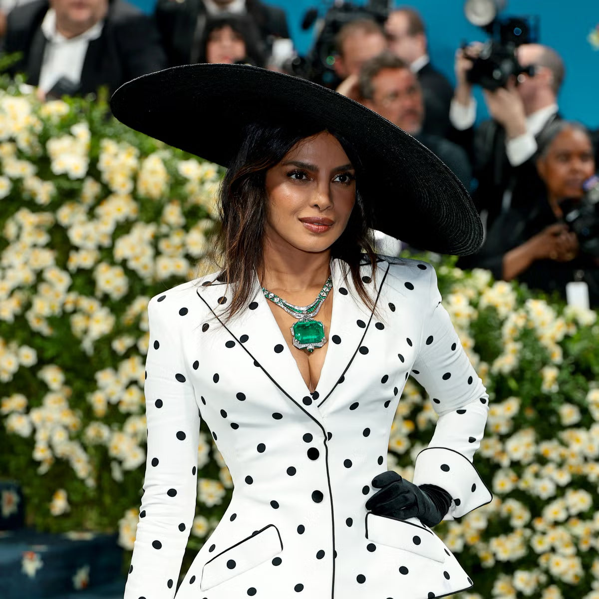 Ensemble collier et pendentif Emerald Royalty – Inspiré du look de Priyanka Chopra au Met Gala