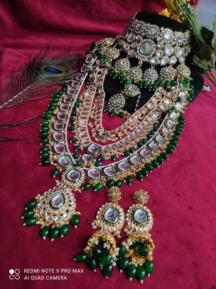 Opulent Green Kundan Heavy Jewelry Set Zevar