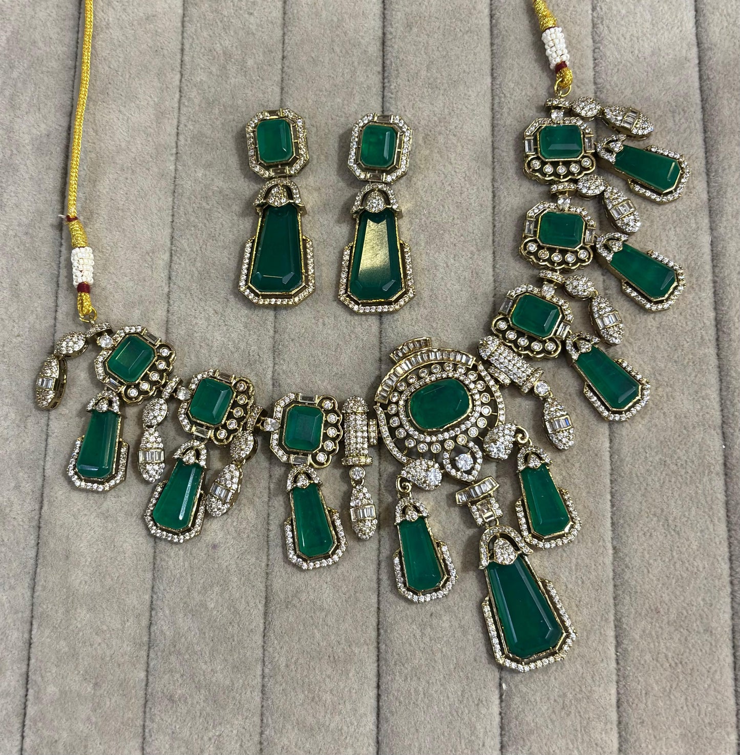 the Zevar Pulki Stone Necklace Set Emerald Green / Metal Luxury Pastel Kundan Pulki Stone  Necklace Set