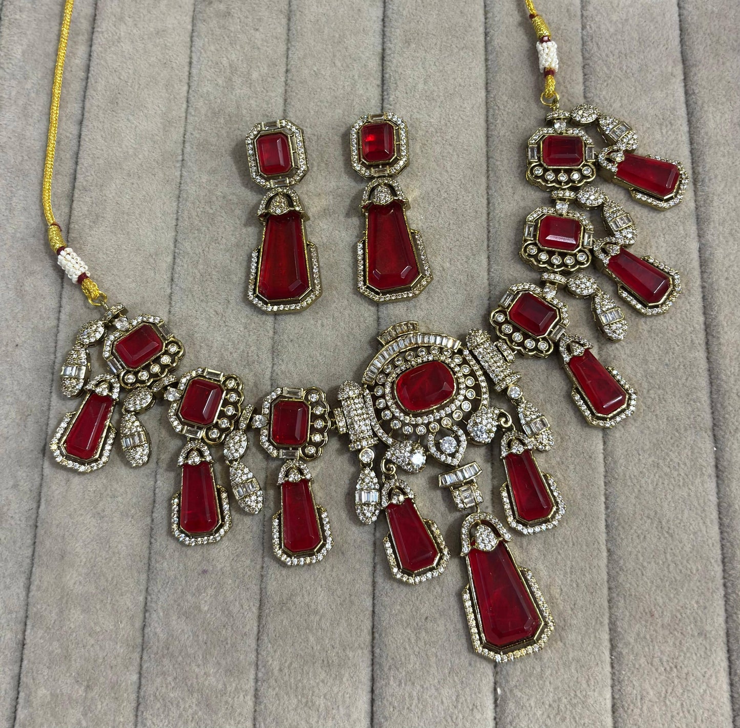 the Zevar Pulki Stone Necklace Set Maroon / Metal Luxury Pastel Kundan Pulki Stone  Necklace Set
