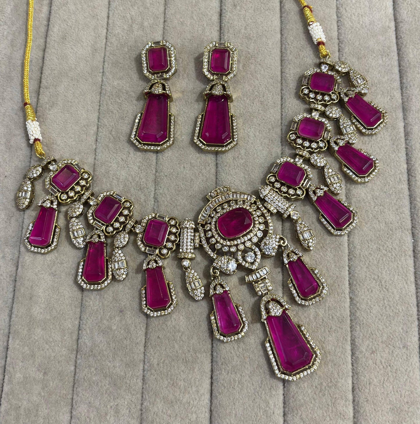 the Zevar Pulki Stone Necklace Set red mint / Metal Luxury Pastel Kundan Pulki Stone  Necklace Set