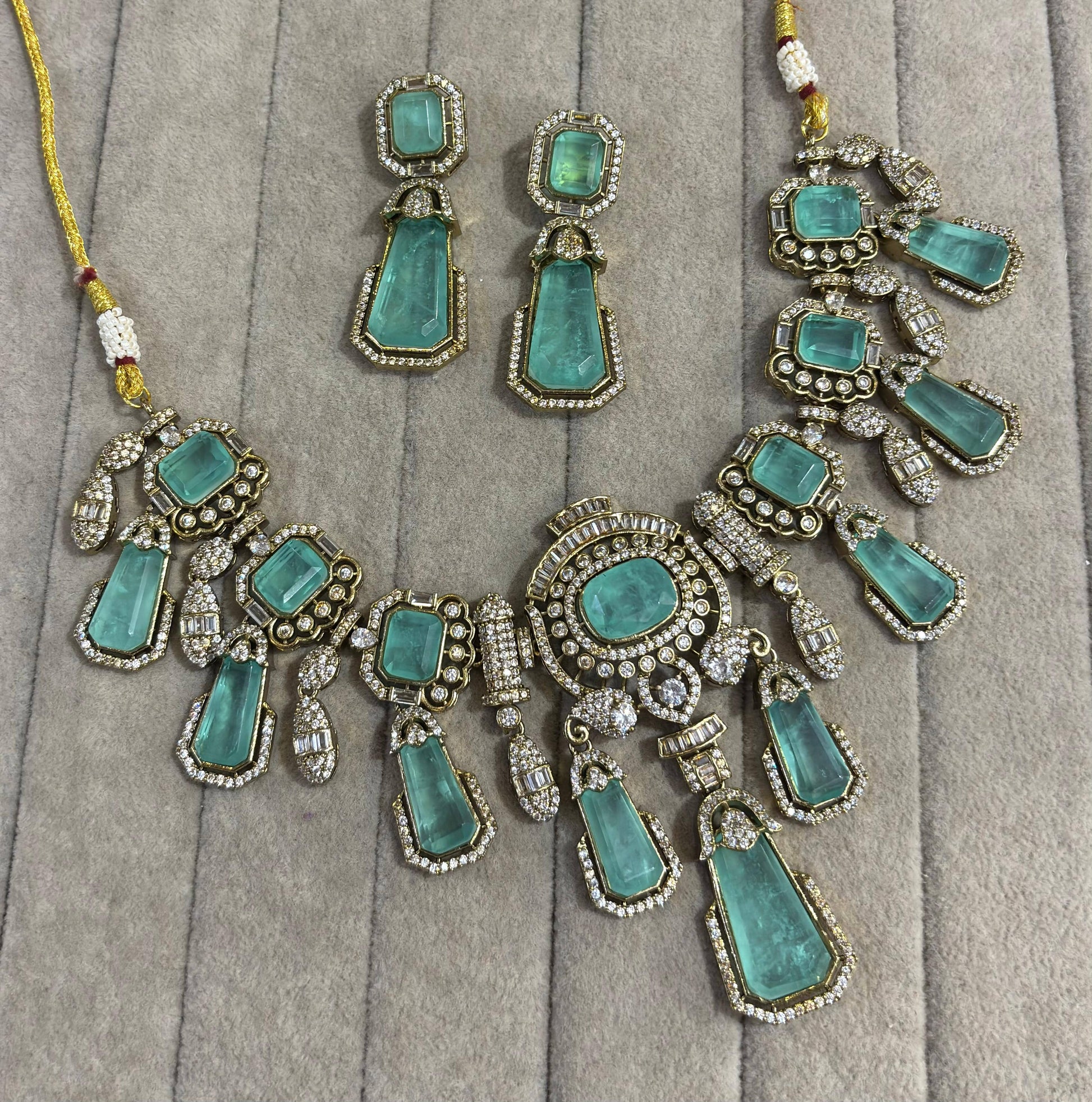 the Zevar Pulki Stone Necklace Set sea green / Metal Luxury Pastel Kundan Pulki Stone  Necklace Set