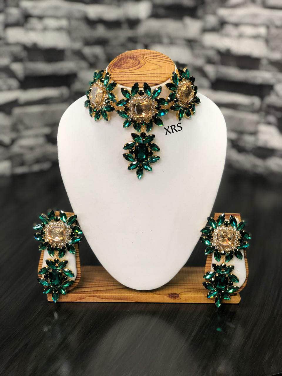 Nakhreli Necklace dark-green Beautiful Heavy Stone Western Choker Necklace By Zevar