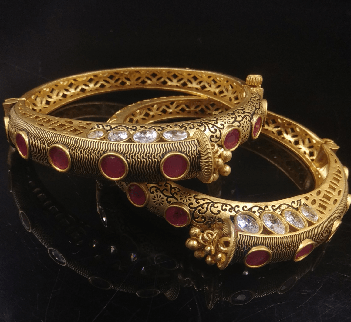 Royal loooking-Handcrafted Bangle-Style - Zevar