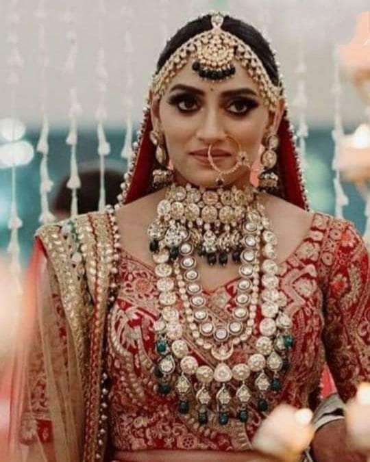 bride-maathapatti-kundan-jewellery-purple-lehenga -we-cannot-stop-drooling-over-this-pretty-brides-kundan-jewellery-and-unconventional-maathapatti-1  - Witty Vows