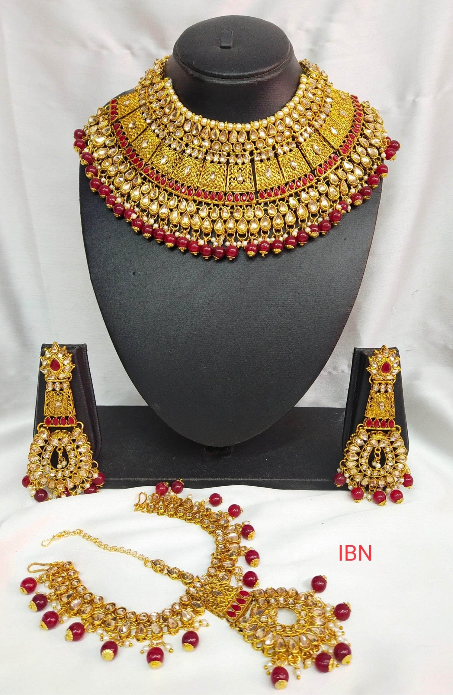 meroon & white Gold-Plated Kundan-Studded Handcrafted Jewellery Set - Zevar